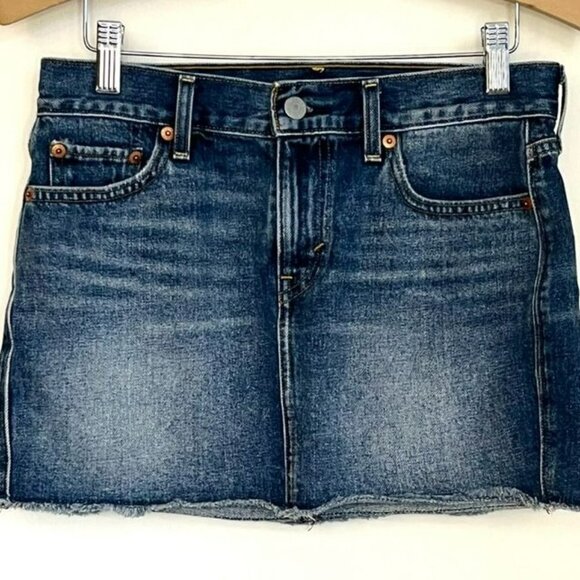 LEVI'S DENIM MINI SKIRT WITH DISTRESSING & RAW HEM SIZE 24 - Picture 2 of 12